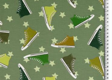 Jersey bedruckt Sneakers auf Khaki